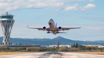 Aumentan los pasajes aéreos | El Gobierno subió la tasa aeroportuaria de seguridad: cuánto y a qué vuelos afecta