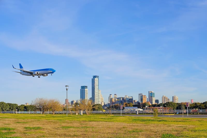 La línea 28 pasará a llegar hasta el Aeroparque Jorge Newbery. (Foto: Shutterstock)