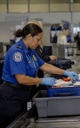 Oficial y confirmado | Autoridades aeroportuarias revisarán valija por valija y quitarán los objetos que incumplan esta norma