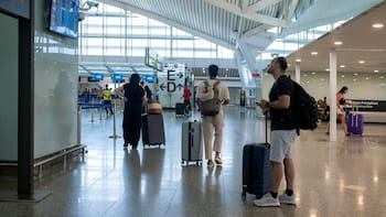 Qué aeropuertos suspendieron operaciones y cómo impacta en los vuelos globales