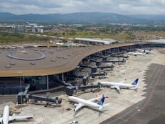 Primer vuelo con uruguayos varados en Panamá partió desde Tocumen