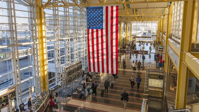 Estados Unidos rechazará todos los pasaportes sin esta hoja: puedes perder el vuelo y hasta ser negado en inmigración