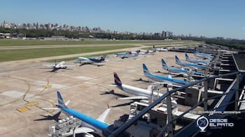 El Gobierno modificó las tarifas para operar en 30 aeropuertos del país: ¿cómo impacta en los pasajes?