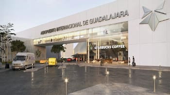 Tras abatimiento de “El Mencho”, GAP mantiene vuelos en Guadalajara; bloqueos frenan transporte terrestre