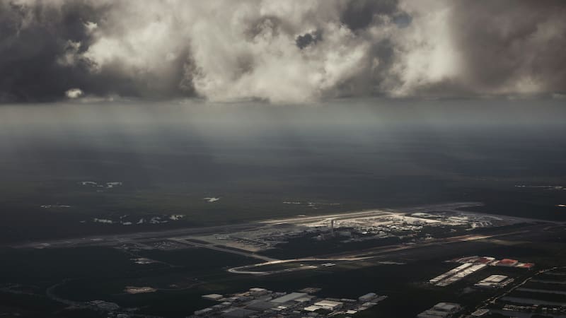 Grupos de aeropuertos en México ven nubarrones.