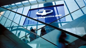 Aeropuertos Argentina 2000 mantendrá la concesión de servicios hasta 2049 tras acordar con el Gobierno: el plan para invertir en Ezeiza