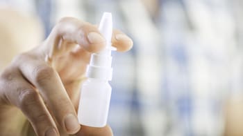 Retiran de forma inmediata el remedio más usado para la congestión: especialistas advierten peligro mortal