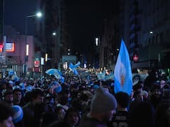 Todos quieren su bandera: la argentina es finalista del Mundial e impulsa un boom de consumo albiceleste