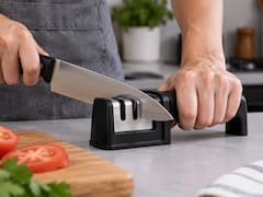 Pocos lo saben | Cómo afilar un cuchillo de cocina en casa: el método rápido y sencillo para cortar con mayor seguridad