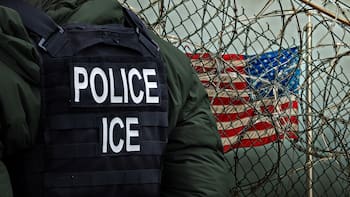 La nueva orden para ICE: hay normas estrictas para la detención y se prohíbe la persecución de vehículos a alta velocidad