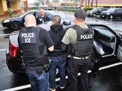 ICE se esconde: ahora pueden dar pena de cárcel a cualquier ciudadano que filme o tome fotografías de los agentes cuando están trabajando
