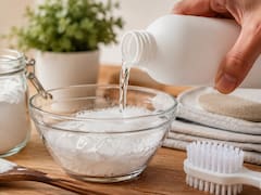 Mezclar bicarbonato de sodio con agua y sal: para qué sirve y por qué recomiendan hacerlo si tenés los dientes amarillos