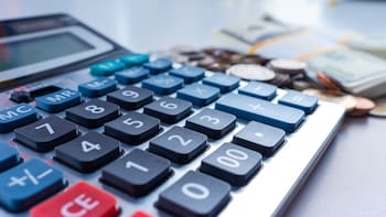 Una mala para los trabajadores: se cobrarán impuestos en el aguinaldo y todos los empleados de este rubro quedarán sin salario completo