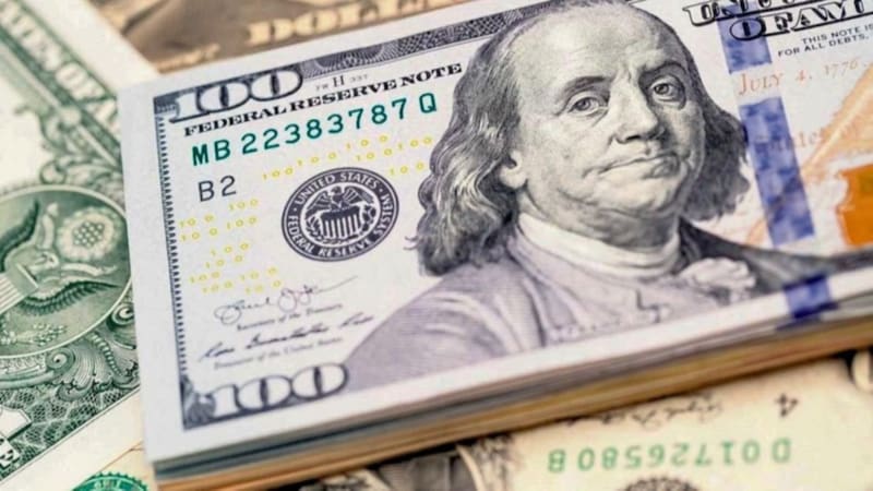 La compra de dólares es una forma tradicional de ahorro.