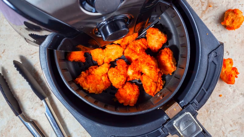 El truco para limpiar la airfryer en solo 3 minutos.