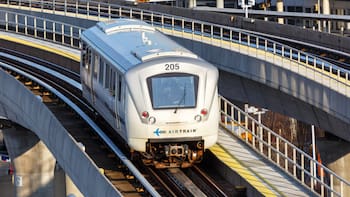 Nueva York continúa con la suspensión del servicio del AirTrain JFK: qué días no funcionará y cómo viajar gratis en octubre