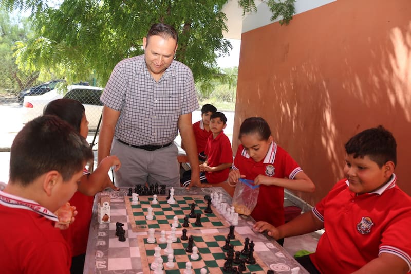 La Escuela Primaria “Jesús Francisco Jerez Angulo”, ubicada en la colonia Olas Altas, en La Paz, puso en marcha la estrategia “Ajedrez en el Recreo”.
