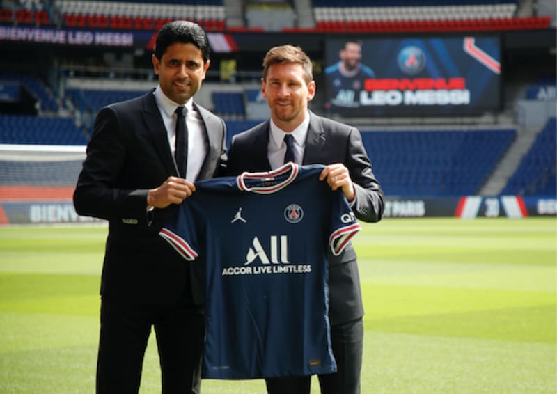 Al-Khelaïfi en la presentación de Lionel Messi como jugador del PSG.
