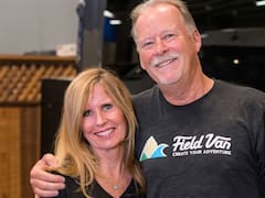 Alan y Liz, de 60 años, dejaron su empresa y se fueron a vivir a un motorhome para convertirse en nómadas: “Trabajamos muy duro durante 40 años, a veces trabajábamos hasta 90 días seguidos”