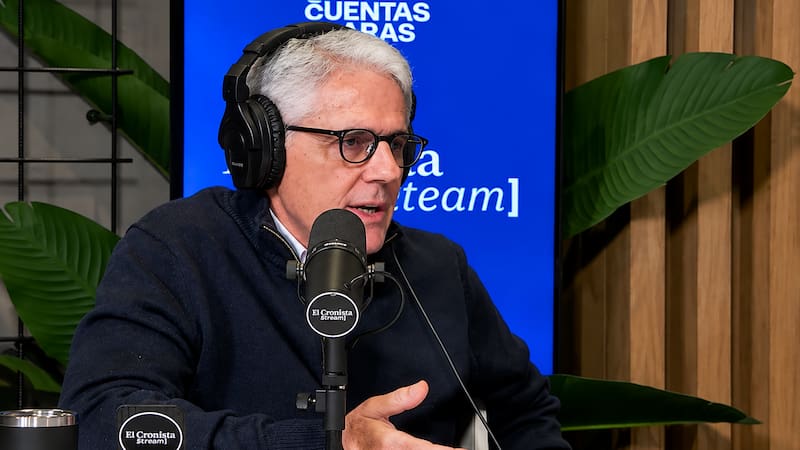 Alberto Ades ve lejos en el horizonte una depreciación del peso.