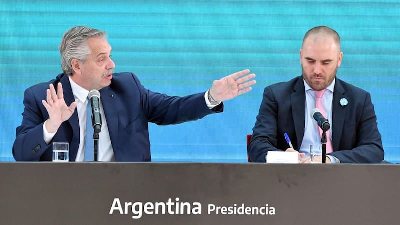 Martín Guzmán junto a Alberto Fernández. Su salida desataría la primera de varias crisis del gobierno de Unidad Ciudadana.