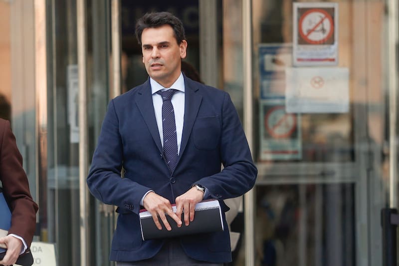 Nueva polémica en torno al novio de Ayuso por usar un alias en el Grupo Quirón. (Fuente: EFE / Rodrigo Jiménez)