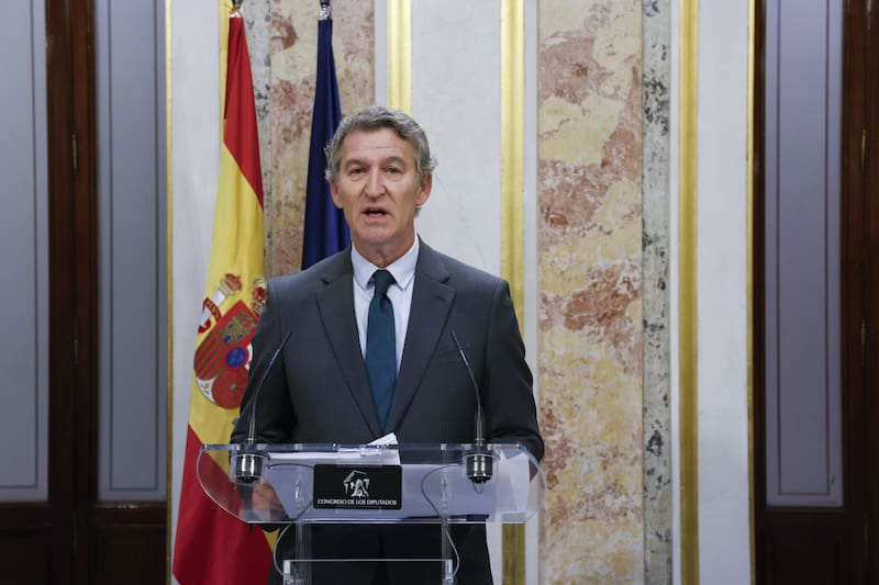 Alberto Núñez Feijóo aseguró que Pedro Sánchez "ya está sentenciado políticamente" y pidió a sus socios poner fin al Gobierno.