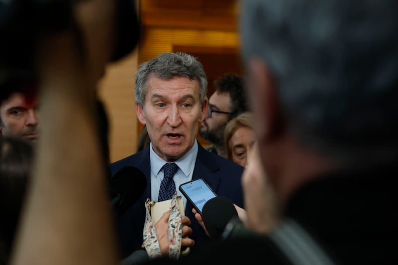 Feijóo endureció su discurso sobre inmigración en medio de la polémica por el nuevo decreto.