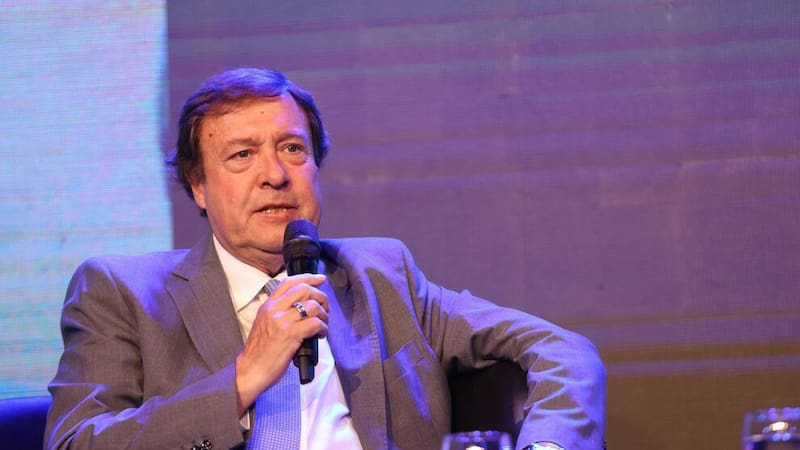 Alberto Weretilneck, gobernador de Río Negro, promueve la reforma de la ley que afecta a las farmacias en la provincia.