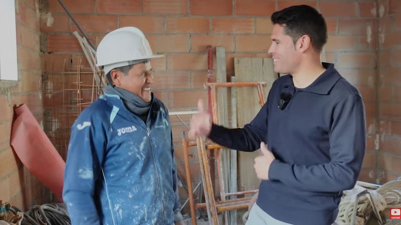 Albino, albañil boliviano en España: “Trabajando en la construcción gano unos 1400 euros al mes, en mi país serían 400 euros”