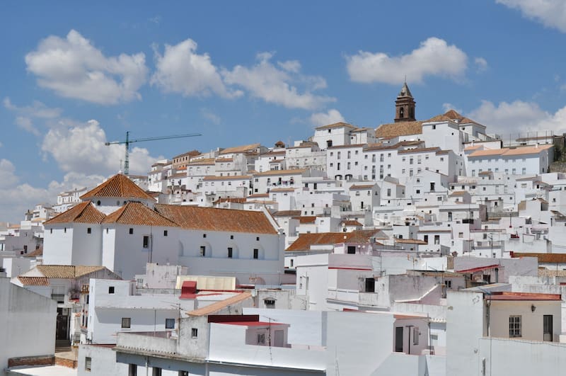 El destino preferido de Alejandro Sanz: el pueblo medieval de Cádiz que enamora por su naturaleza, su historia y su gastronomía.