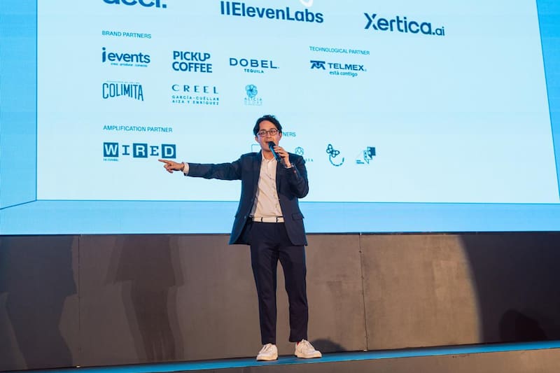 Alejandro Villalobos, head of marketing de Collective, en el escenario de Perspectives