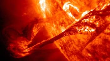 Alerta máxima: una tormenta solar extrema impactará en la Tierra en los próximos días y podría provocar apagones masivos