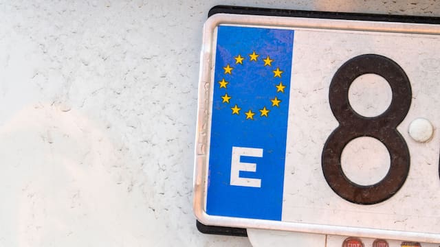 Cambian las matrículas en 2026: esta es la modificación que verás en las placas españolas