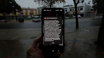 Alerta por temporal | Desvían 9 vuelos y cierran una línea de tren por las fuertes lluvias