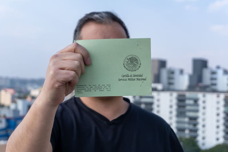 Sin Cartilla Militar no podrás estudiar en estas instituciones: será obligatoria para los mayores de 18 años. Fuente: Shutterstock.
