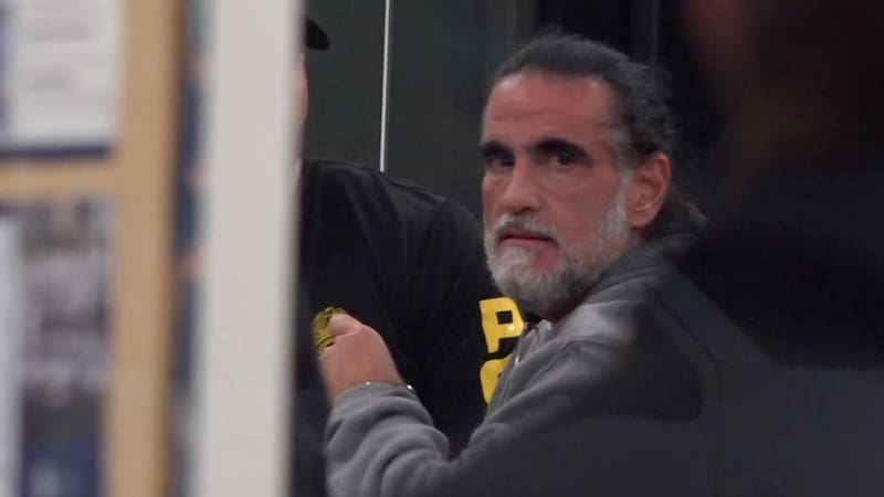 El empresario colombiano Alex Saab escoltado por agentes de la DEA a su llegada el sábado pasado, al aeropuerto de Opa-locka, en el condado de Miami-Dade.