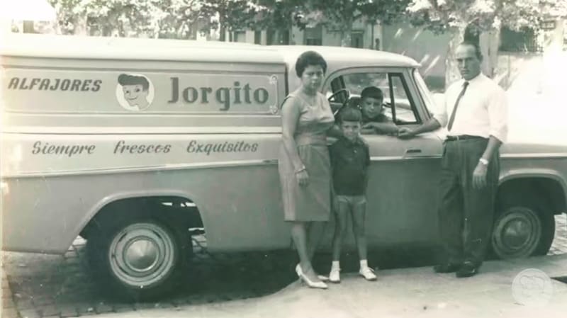Aunque el dibujo del niño es uno de los símbolos más reconocibles de la marca, su identidad nunca pudo confirmarse. (Foto: Alfajores Jorgito - vía YouTube)