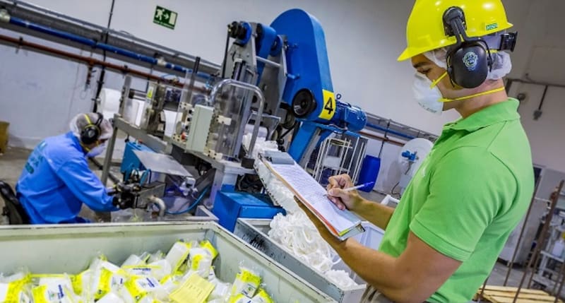 Los salarios privados registrados crecieron 2,5% nominal en diciembre, pero fueron superados por la inflación mensual, que fue 2,8%.