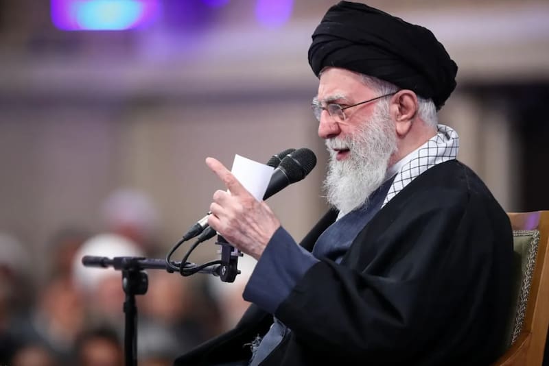 Irán asegura que vengará la muerte de su líder supremo, Ali Jameneí.