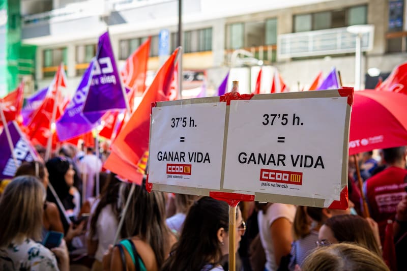 UGT lanza un ultimátum al Gobierno: abandonará la negociación si no aprueba el nuevo registro horario antes de septiembre