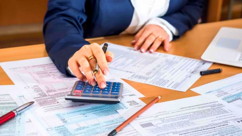 El IRS ofrece alternativas para evitar medidas como el embargo de cuentas, salarios o bienes. Fuente: Archivo.