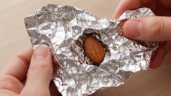 Poseer almendra cubierta en papel aluminio: para qué es útil y por qué se aconseja