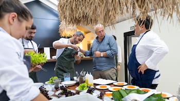 Empresarios, encuentros, planes y buena comida en Pueblo Edén, Maldonado.