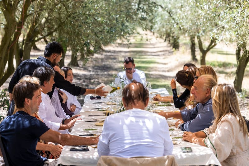 Empresarios y sus parejas destacaron los detalles del almuerzo diseñado por el chef internacional
