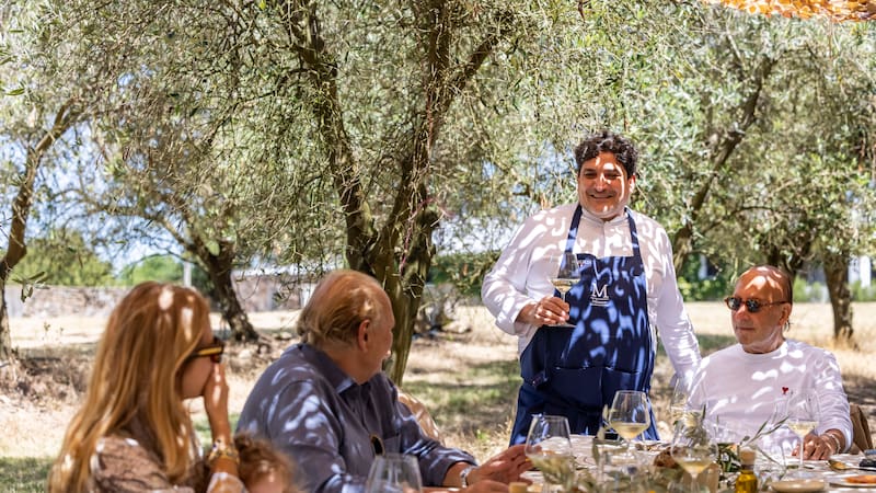 José Luis Manzano participó de un almuerzo junto a otros empresarios en Pueblo Edén