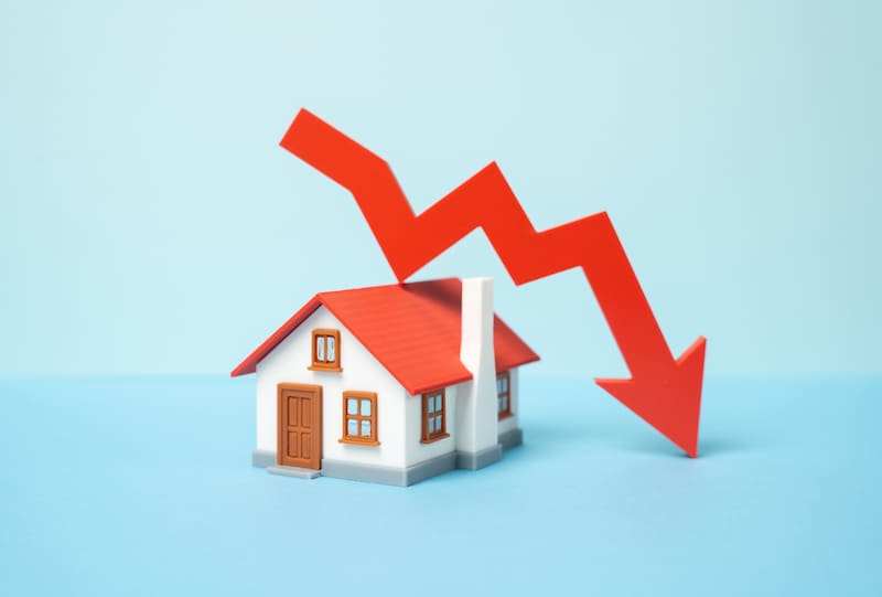 El portal inmobiliario Idealista ha informado que la mayor disminución en los mercados tensionados se produjo en San Sebastián (52%).