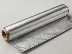 Colocar el papel aluminio hacia delante o hacia atrás: cuál es la posición correcta para que funcione y por qué recomiendan hacerlo de esta forma