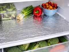 Poner papel aluminio en el fondo de la heladera: para qué sirve y por qué miles de personas lo hacen