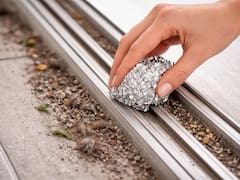 Es tendencia | Para qué sirve poner papel aluminio en los rieles de las ventanas y por qué lo recomiendan